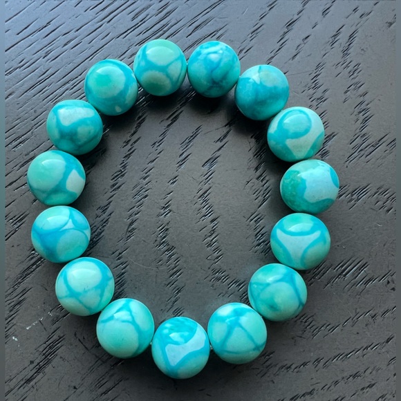 Turquoise howlite bracelet 13mm - Picture 2 of 3